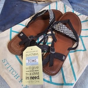 Tom's Brand New B&W Sandals